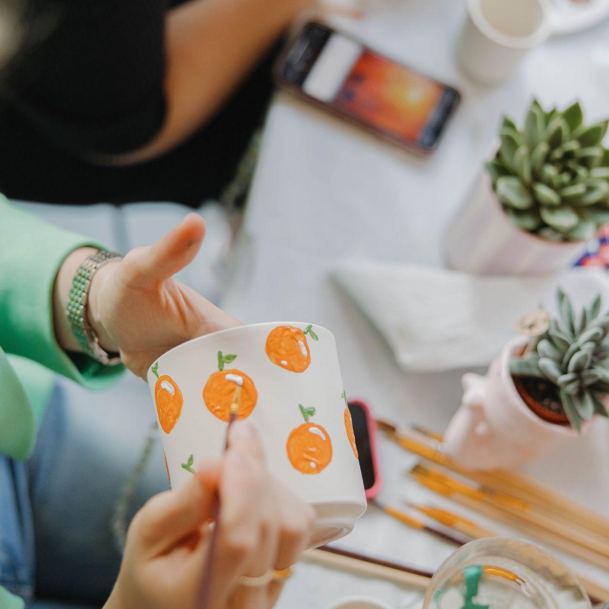 Kolibri Creatives | Verfpakket voor het schilderen van 8 bloempotten + orchideeën en succulenten | voor minimaal 4 personen | Creatieve visionair