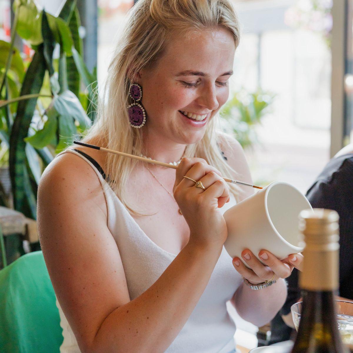 Kolibri Creatives | Verfpakket voor het schilderen van 8 bloempotten + orchideeën en succulenten | voor minimaal 4 personen | Creatieve visionair